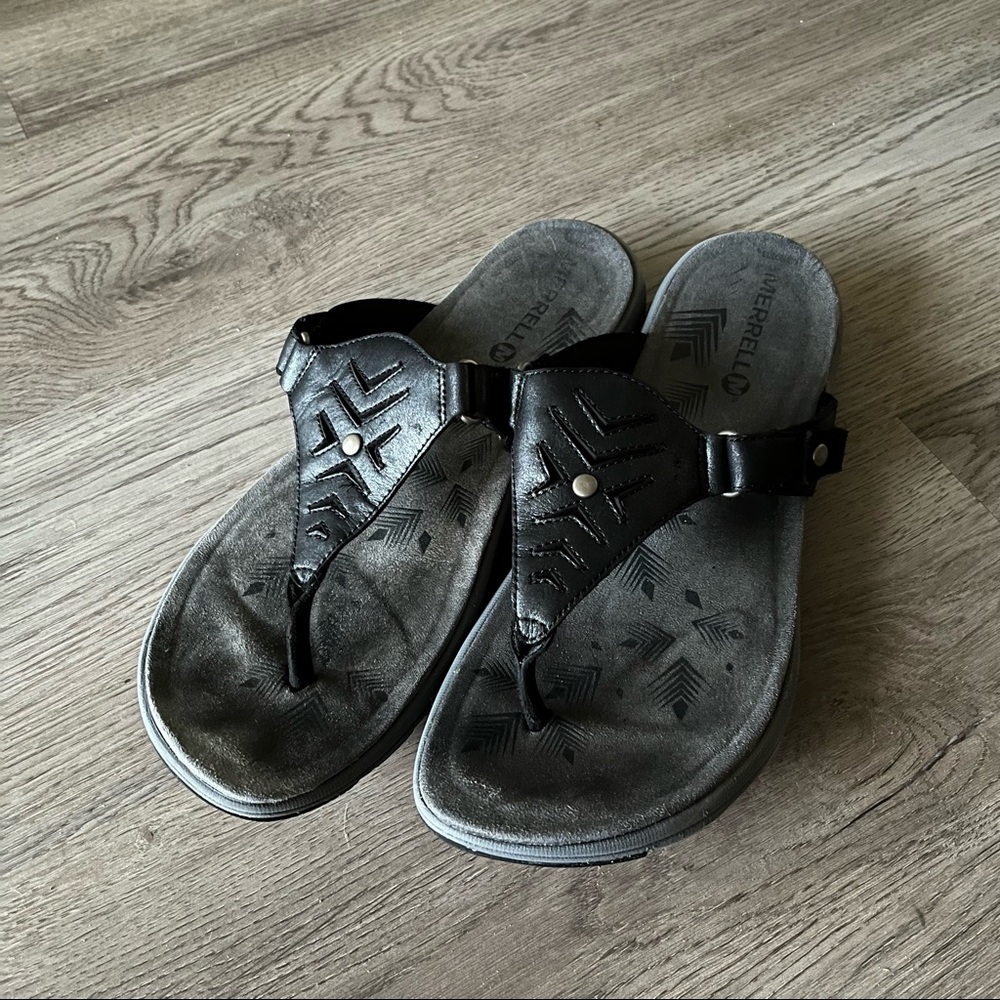 Merrell Women’s 10 Black Y-Strap Adhera Perforated Leather Sandal Metal Detail - Picture 2 of 7